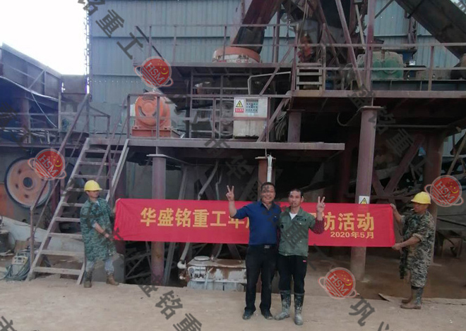 2PGY1810型液壓對輥制砂機(jī)發(fā)貨現(xiàn)場